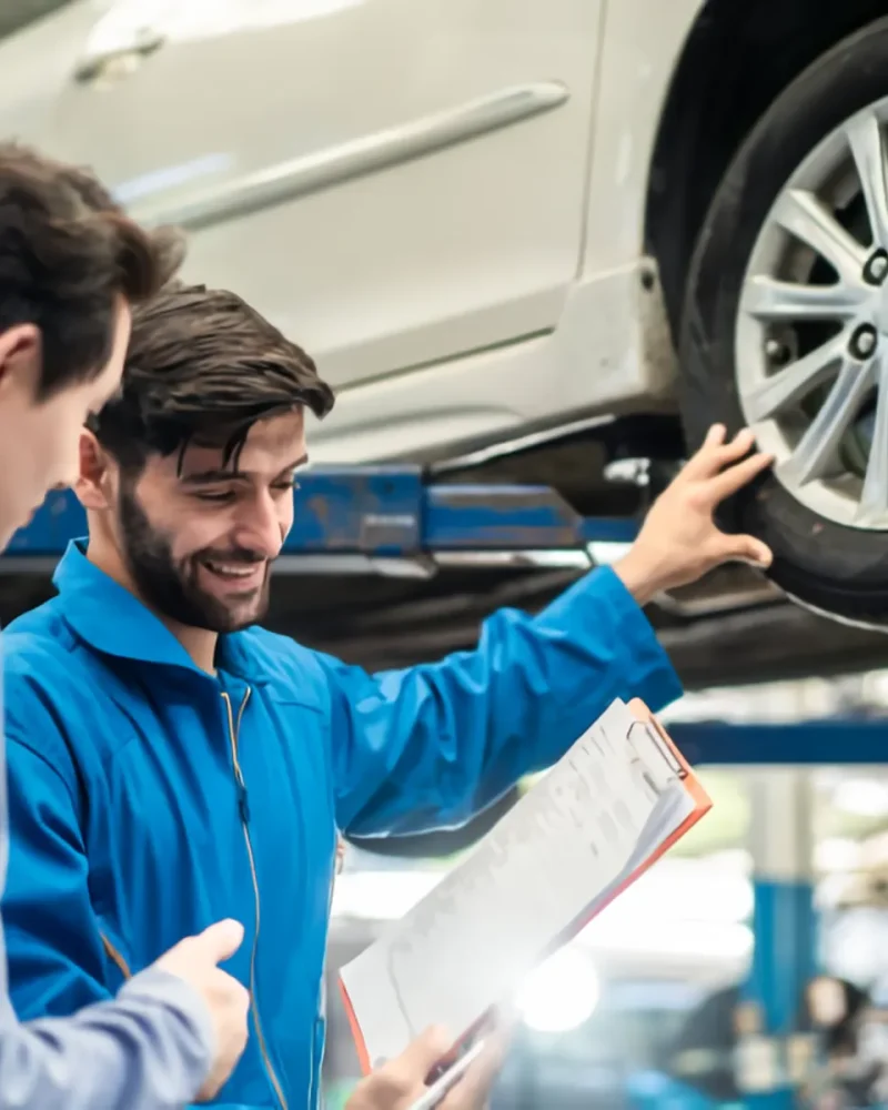 el-servicio-de-mantenimiento-del-vehículo-guapo-explica-el-estado-del-coche-y-los-gastos-para_waifu2x_art_noise1_scale