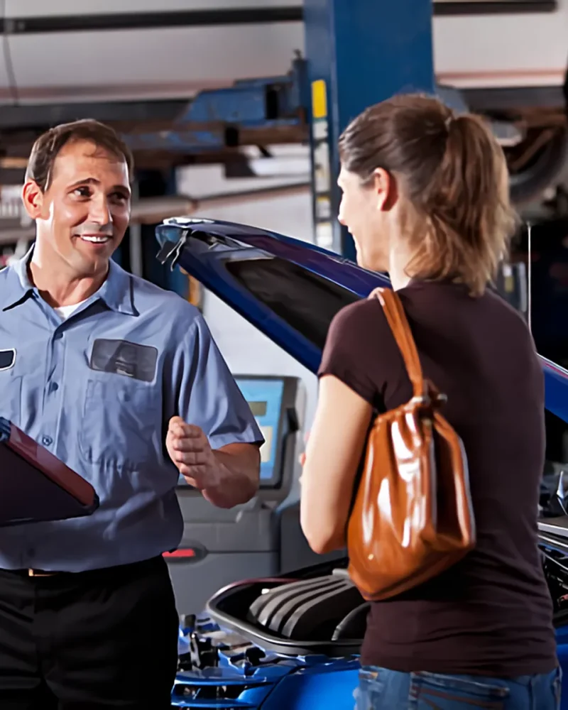 mecánico-de-coches-con-el-cliente_waifu2x_art_noise1_scale